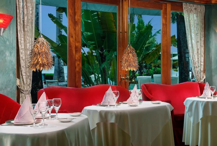 Romantic beachfront dining in Jamaica