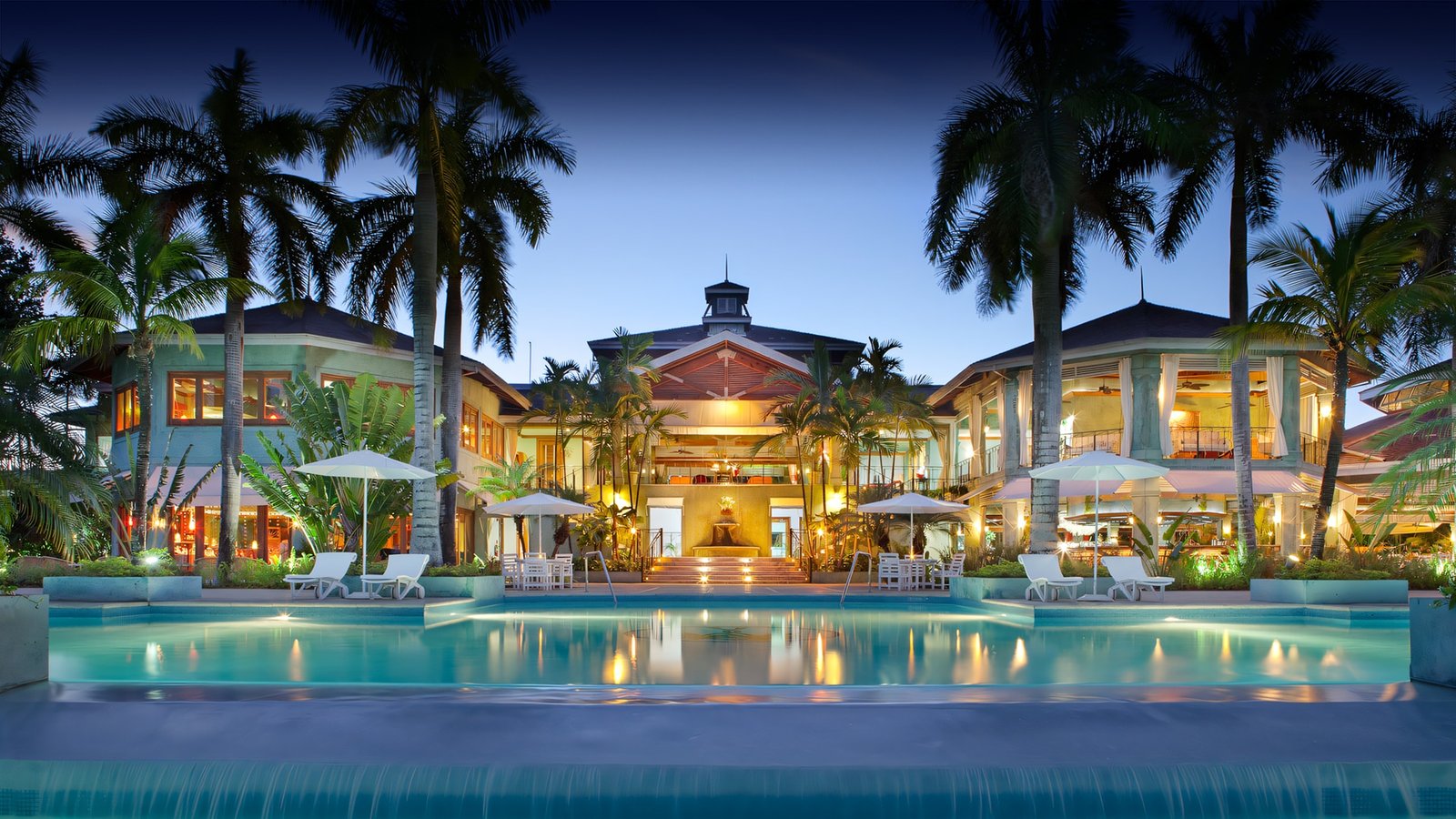 Couples Negril pool and swim up bar